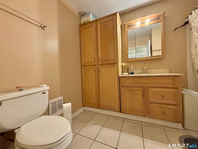 32 Pollys Lane, Montville, CT 06382