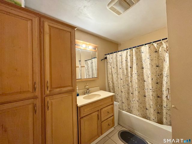 32 Pollys Lane, Montville, CT 06382