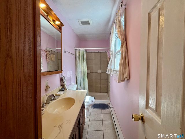 32 Pollys Lane, Montville, CT 06382