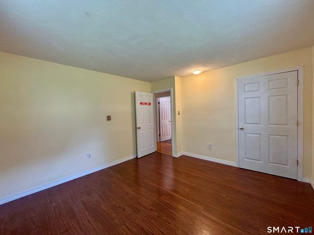 32 Pollys Lane, Montville, CT 06382