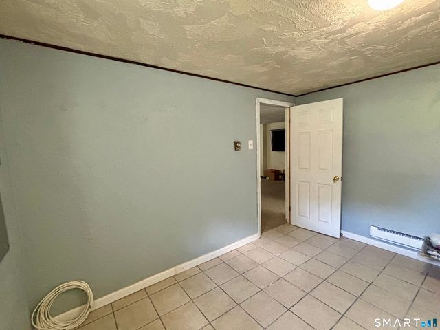 32 Pollys Lane, Montville, CT 06382