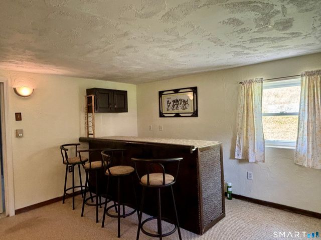 32 Pollys Lane, Montville, CT 06382