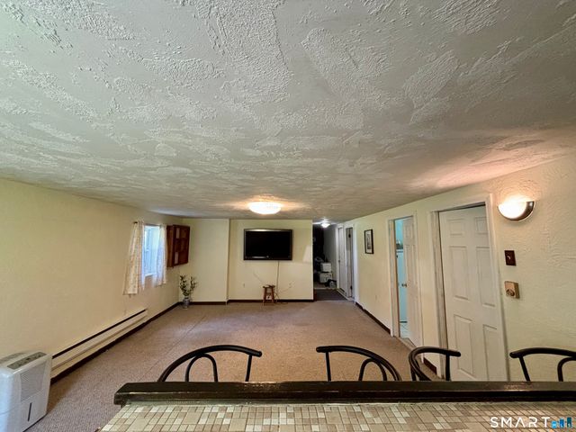 32 Pollys Lane, Montville, CT 06382