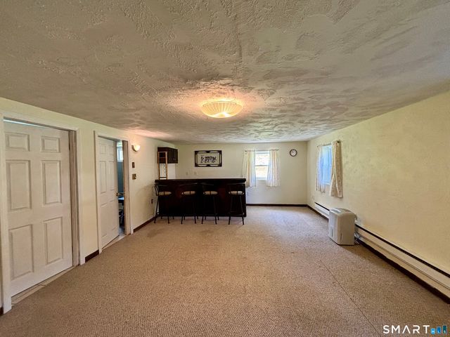 32 Pollys Lane, Montville, CT 06382