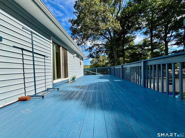 32 Pollys Lane, Montville, CT 06382