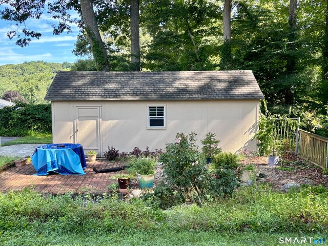 32 Pollys Lane, Montville, CT 06382