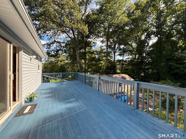32 Pollys Lane, Montville, CT 06382