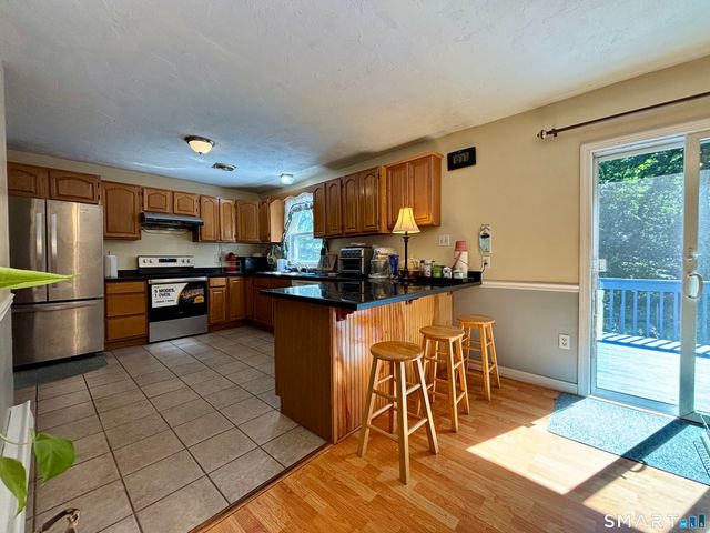 32 Pollys Lane, Montville, CT 06382