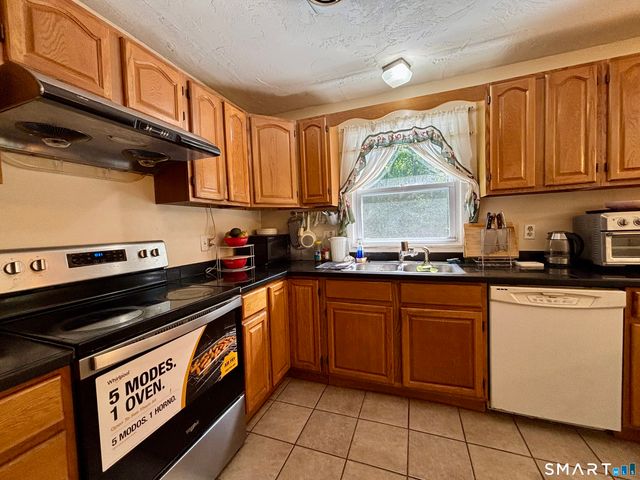 32 Pollys Lane, Montville, CT 06382
