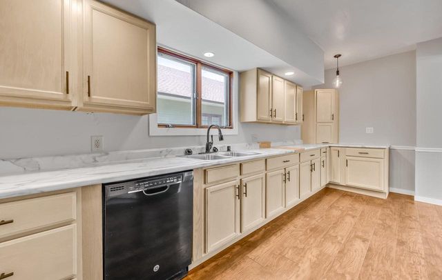 407 E IRVING AVENUE, Oshkosh, WI 54901