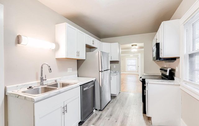 407 E IRVING AVENUE, Oshkosh, WI 54901