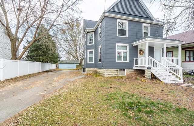 407 E IRVING AVENUE, Oshkosh, WI 54901