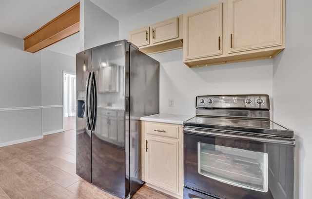 407 E IRVING AVENUE, Oshkosh, WI 54901