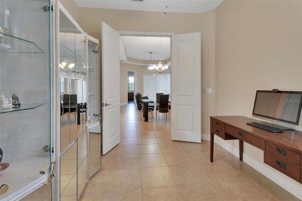 Image 13 of property listing at 423 TISBURY COURT, Deland, FL 32724