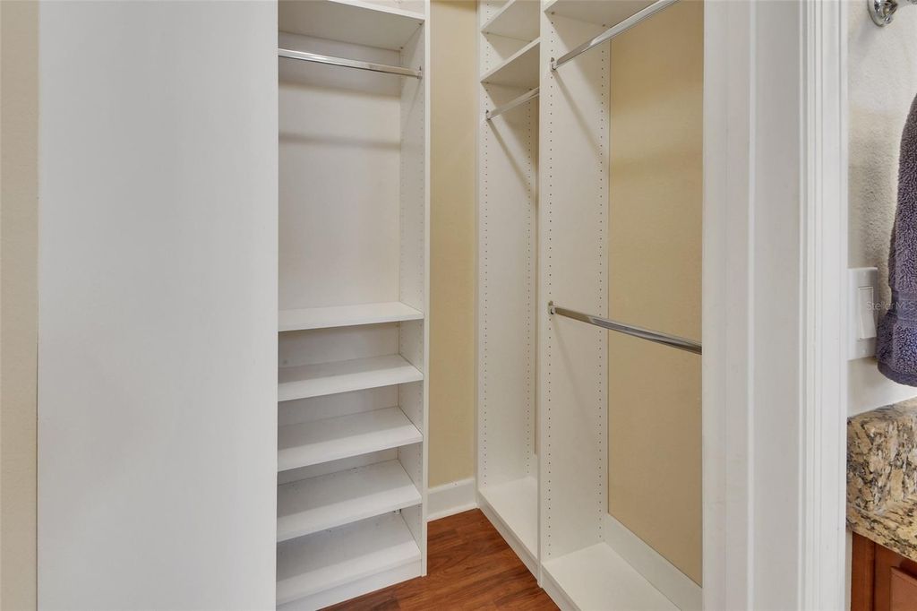 Image 20 of property listing at 423 TISBURY COURT, Deland, FL 32724