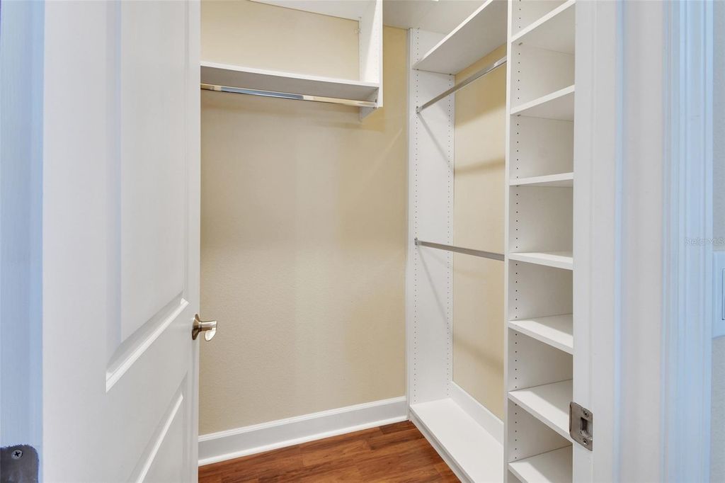 Image 21 of property listing at 423 TISBURY COURT, Deland, FL 32724