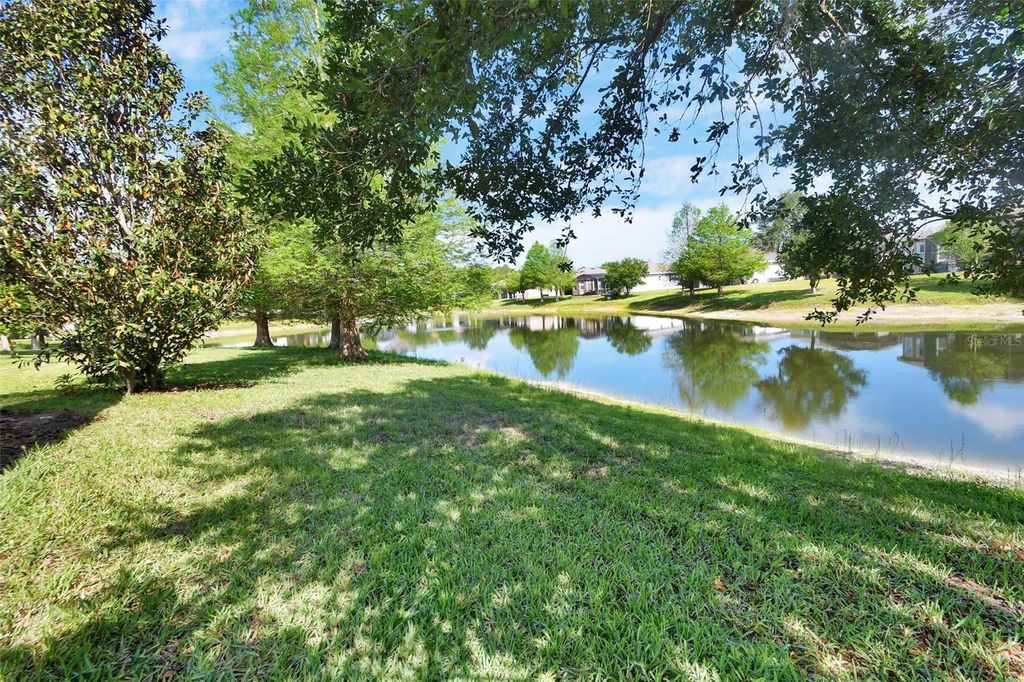 Image 29 of property listing at 423 TISBURY COURT, Deland, FL 32724