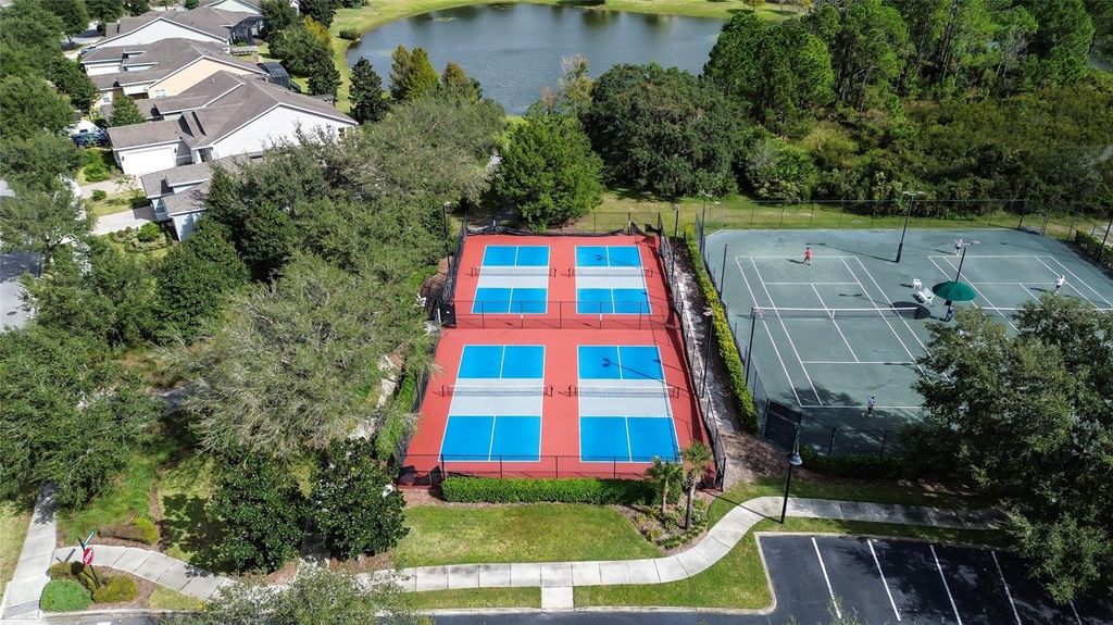 Image 38 of property listing at 423 TISBURY COURT, Deland, FL 32724