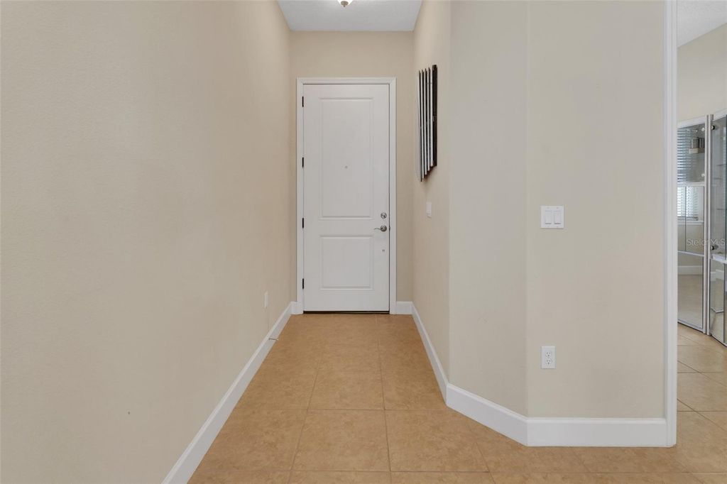 Image 6 of property listing at 423 TISBURY COURT, Deland, FL 32724