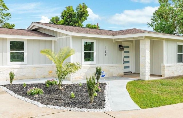 1200 Gifford Lane, Angleton, TX 77515