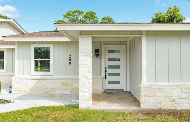 1200 Gifford Lane, Angleton, TX 77515