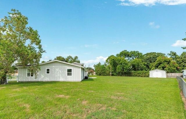 1200 Gifford Lane, Angleton, TX 77515