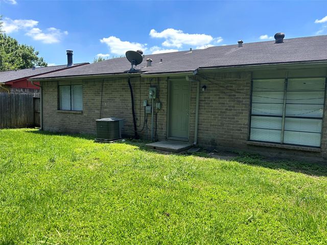 5018 Ridgecreek Drive, Houston, TX 77053