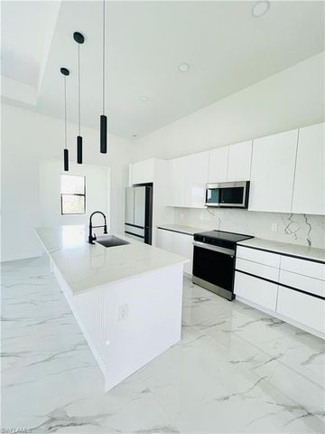 1422 NE 20th ST, Cape Coral, FL 33909