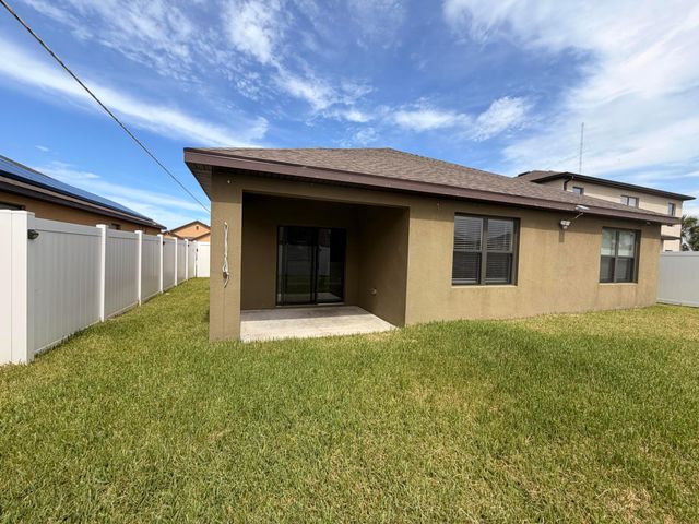 5306 Entertainment Way, Fort Pierce, FL 34947