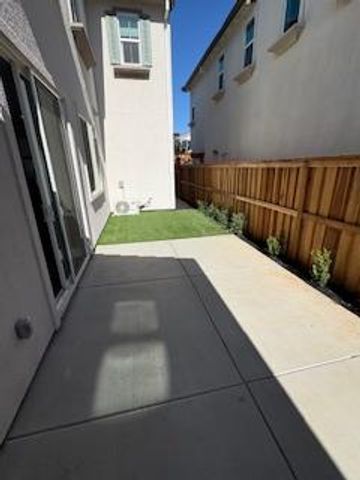 1518 N Central Pkwy, Mountain House, CA 95391