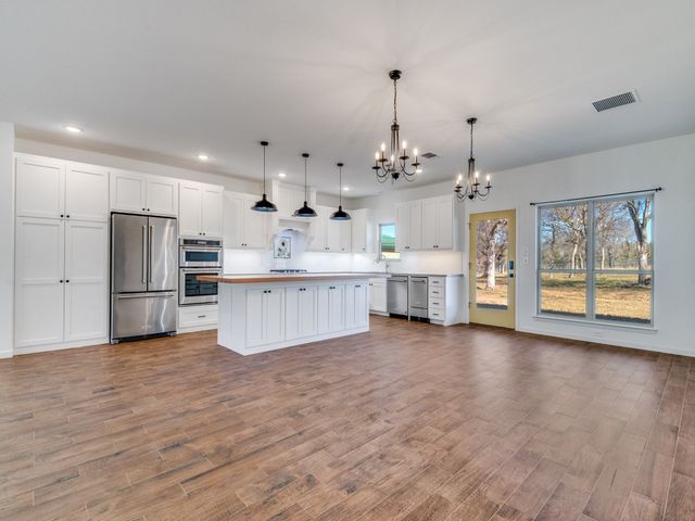 1079 Mountain Bluebird Court, Graford, TX 76449