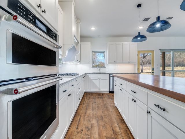 1079 Mountain Bluebird Court, Graford, TX 76449