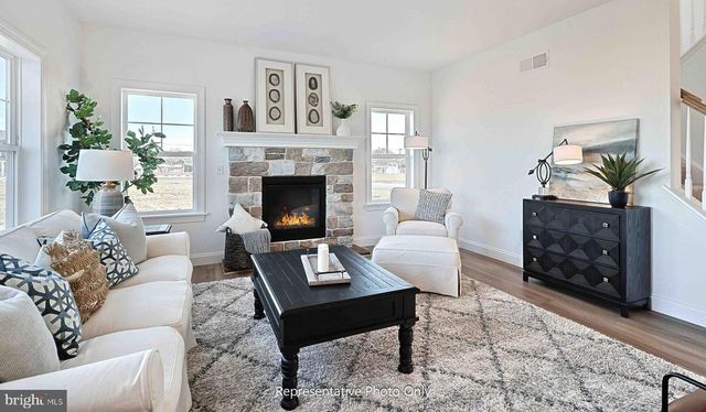 14 WALTON HILL CIR, Lititz, PA 17543
