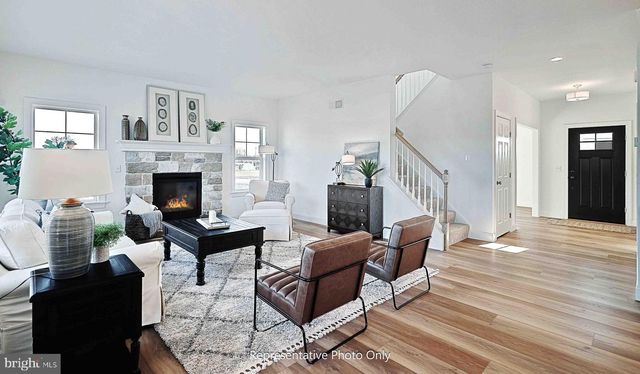 14 WALTON HILL CIR, Lititz, PA 17543