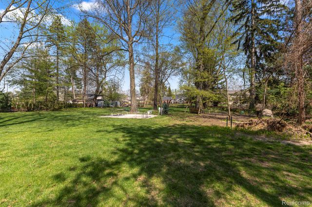 214 N Evangeline Street, Dearborn Heights, MI 48127