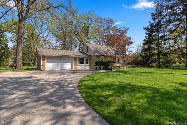 214 N Evangeline Street, Dearborn Heights, MI 48127