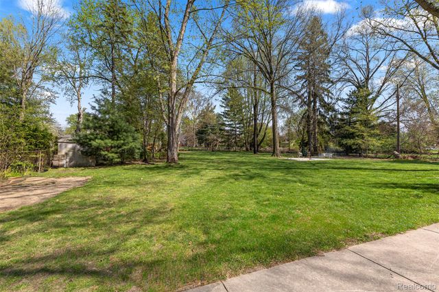 214 N Evangeline Street, Dearborn Heights, MI 48127
