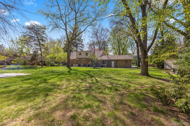 214 N Evangeline Street, Dearborn Heights, MI 48127