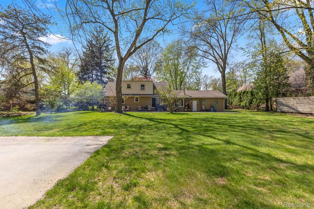 214 N Evangeline Street, Dearborn Heights, MI 48127