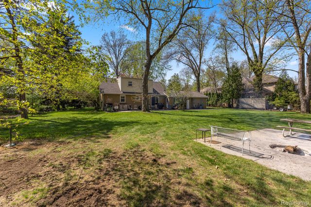 214 N Evangeline Street, Dearborn Heights, MI 48127