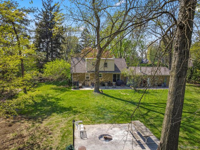 214 N Evangeline Street, Dearborn Heights, MI 48127