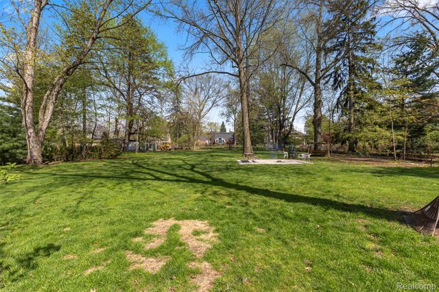 214 N Evangeline Street, Dearborn Heights, MI 48127