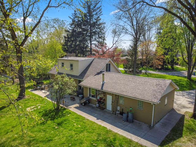 214 N Evangeline Street, Dearborn Heights, MI 48127