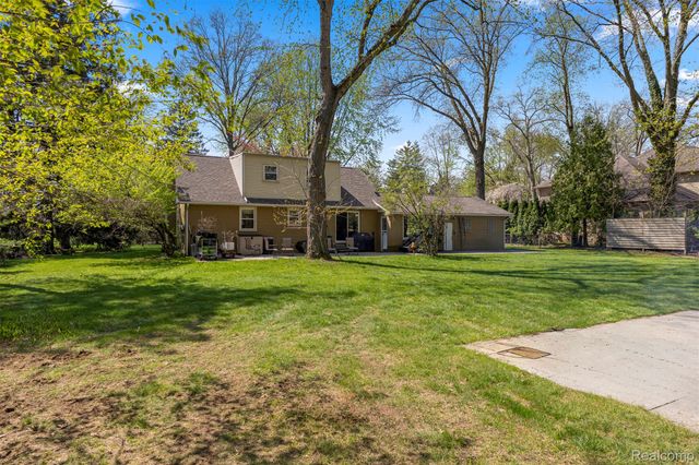 214 N Evangeline Street, Dearborn Heights, MI 48127