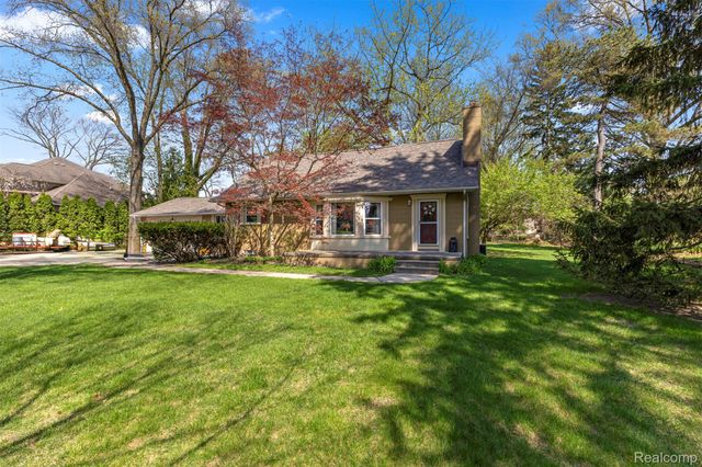 214 N Evangeline Street, Dearborn Heights, MI 48127