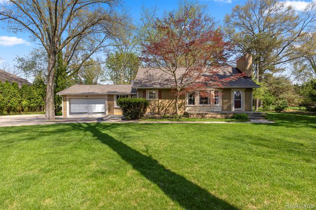 214 N Evangeline Street, Dearborn Heights, MI 48127