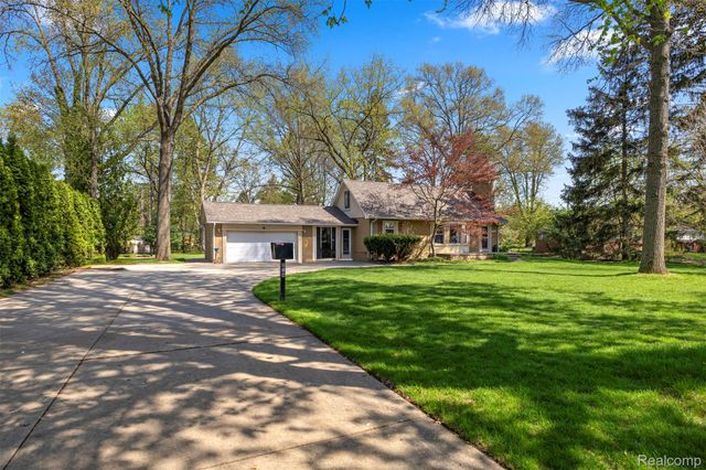 214 N Evangeline Street, Dearborn Heights, MI 48127