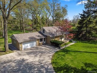 214 N Evangeline Street, Dearborn Heights, MI 48127