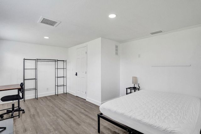 1075 W 30th Street, Riviera Beach, FL 33404