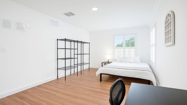 1075 W 30th Street, Riviera Beach, FL 33404